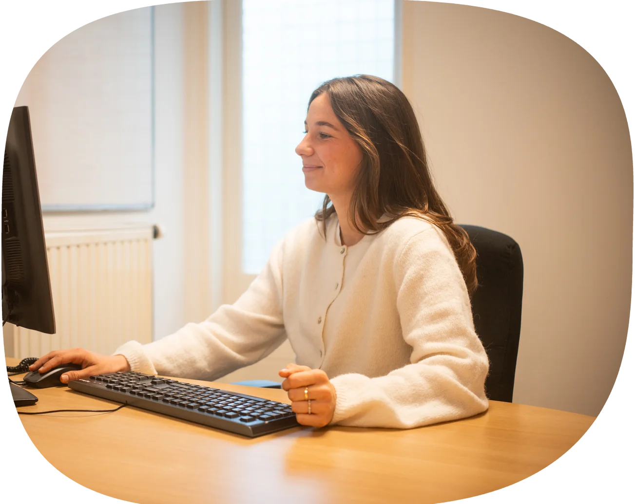 praktijkvoorbeeld anios het werk achter een computer